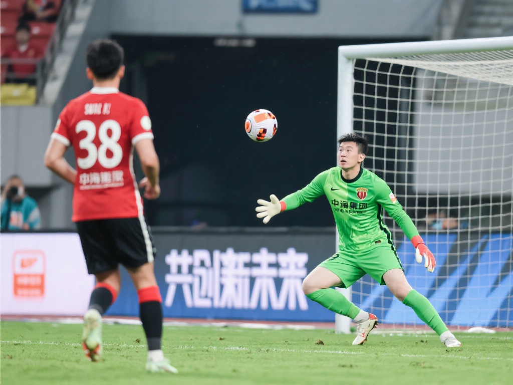 反观海港队，尽管他们在控球率上占据优势，