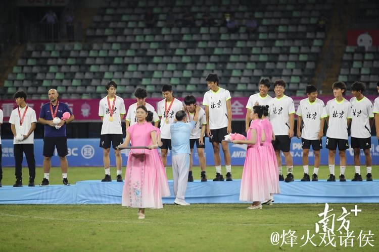 十五运会U16男足决赛落幕 北京队力克湖北队捧杯 十五运会U16男足决赛落幕 北京队力克湖北队捧杯