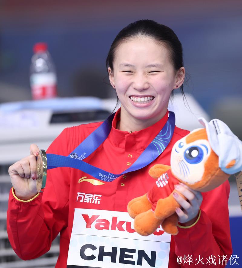 陈芋汐勇夺女子十米台金牌 成就本届赛事三冠王 陈芋汐勇夺女子十米台金牌 成就本届赛事三冠王